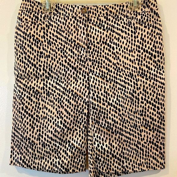 Chico's Black and Tan Patterned Women Shorts - Picture 1 of 5